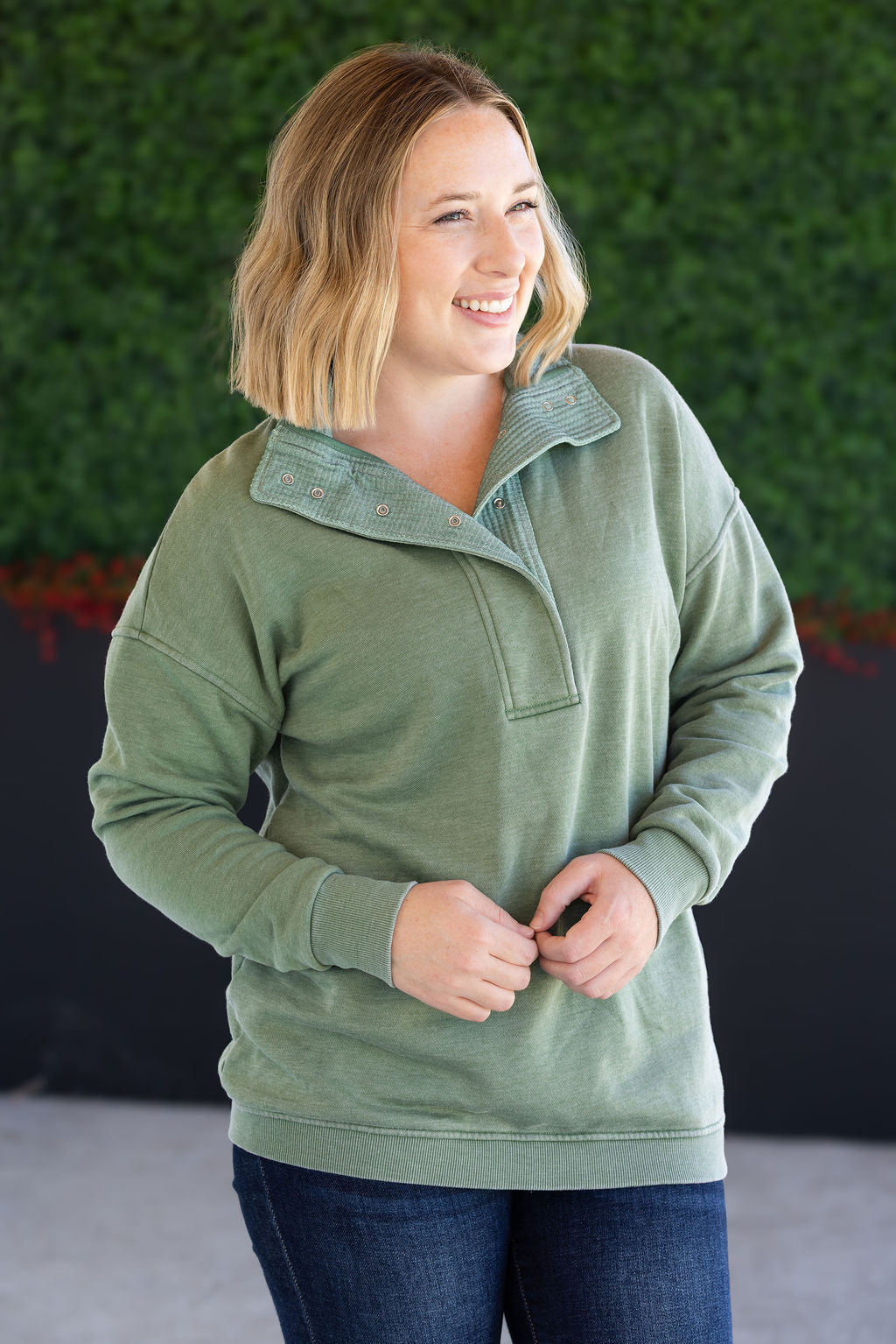 IN STOCK Jesse Vintage Wash Snap Pullover - Olive