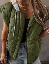 Load image into Gallery viewer, Trailhead Quilted Vest- Moss